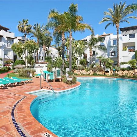 Exceptional Beachfront Complex With Pool In Costalita, Estepona Esterno foto