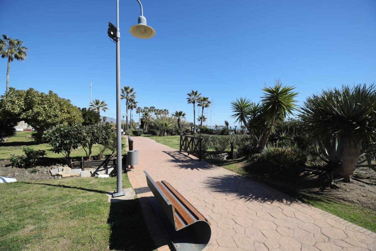 Exceptional Beachfront Complex With Pool In Costalita, Estepona Esterno foto