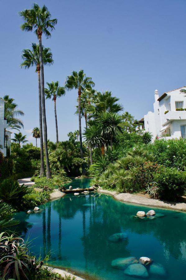 Exceptional Beachfront Complex With Pool In Costalita, Estepona Esterno foto